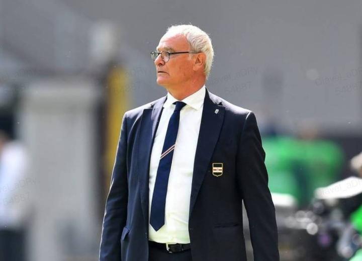 包含里尔队主教练宣布离任，球队重建计划曝光的词条