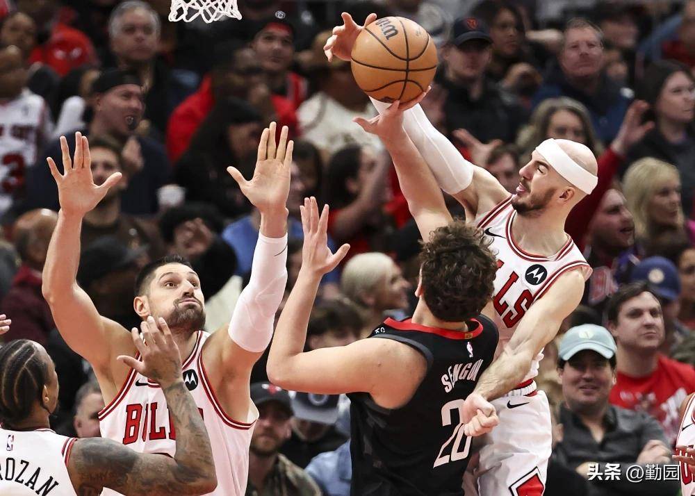 雄鹿惜败人，字母哥孤军奋战的简单介绍