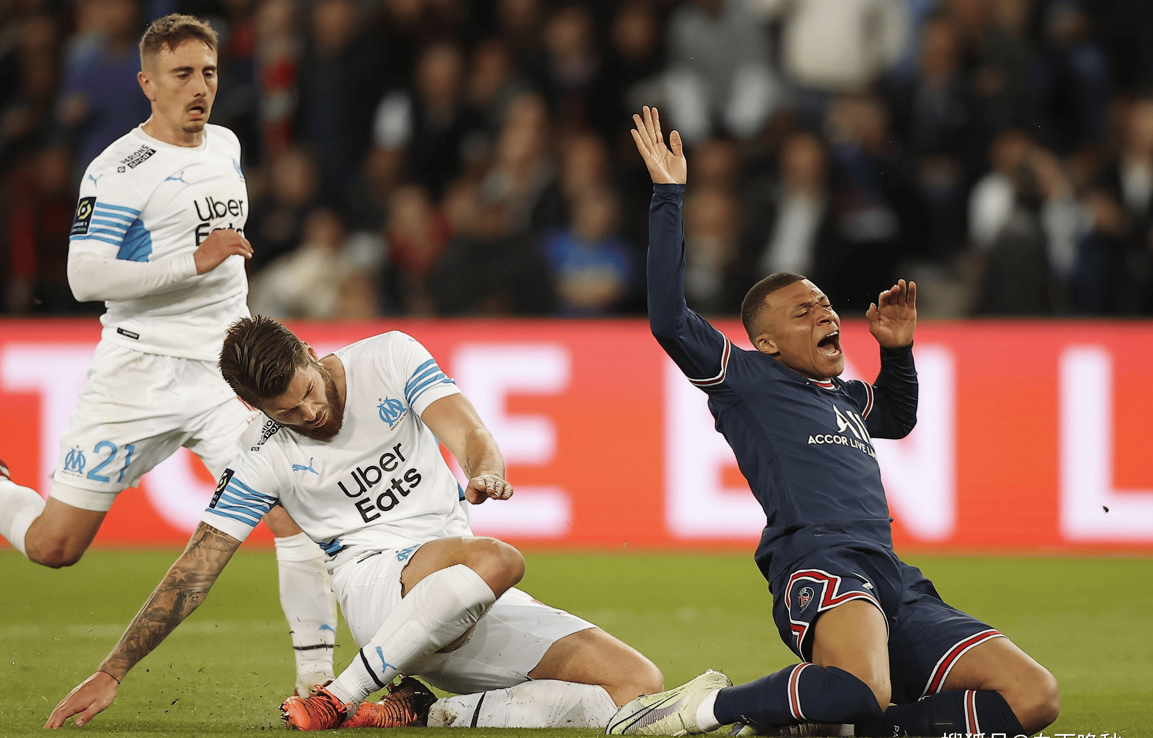 关于巴黎圣日耳曼全队进攻火力强劲，再胜对手的信息