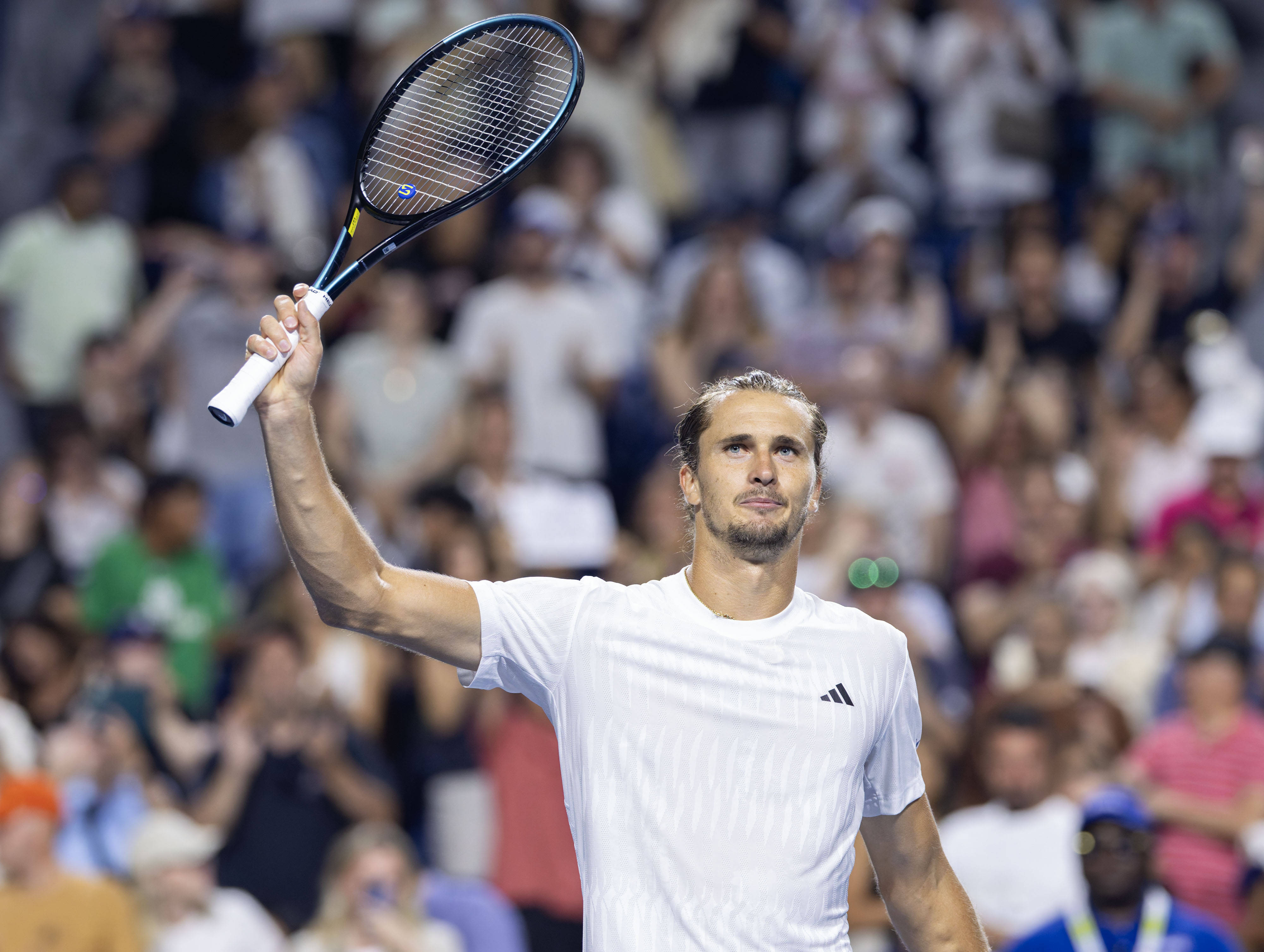 拉沃尔杯险胜美网，兹维列夫刷新纪录的简单介绍