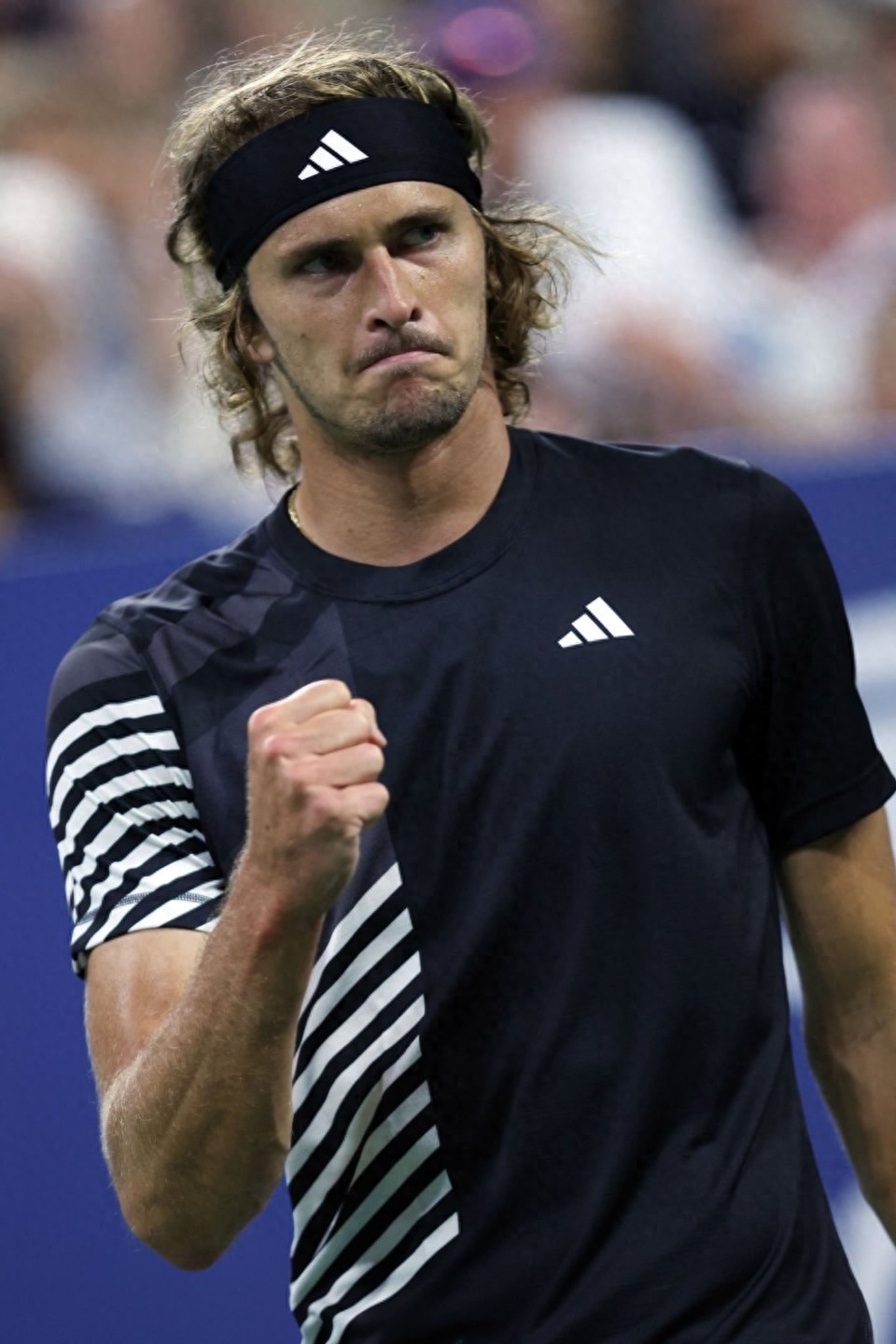 拉沃尔杯险胜美网，兹维列夫刷新纪录的简单介绍