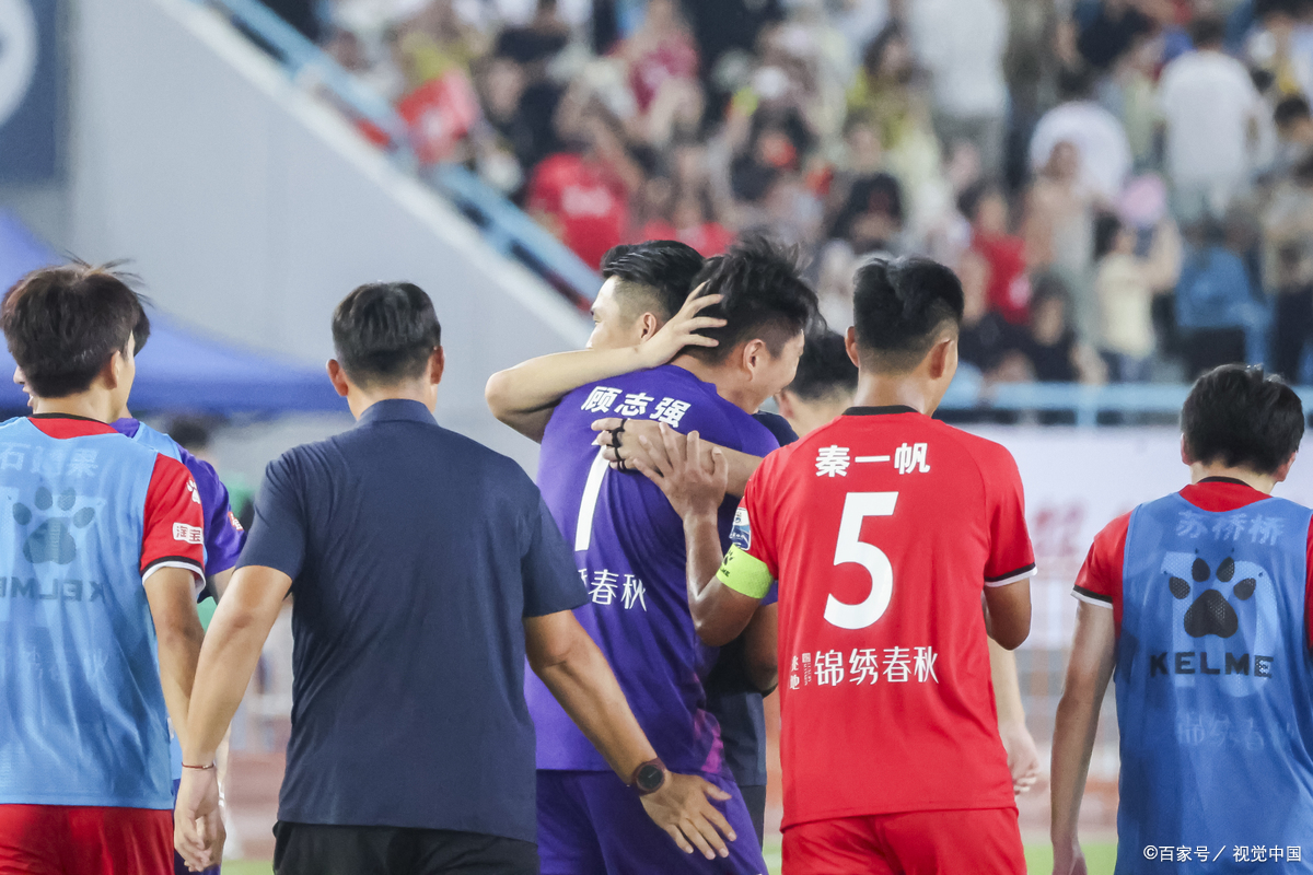 球星在比赛中展现绝佳表现，领导球队取得胜利的简单介绍