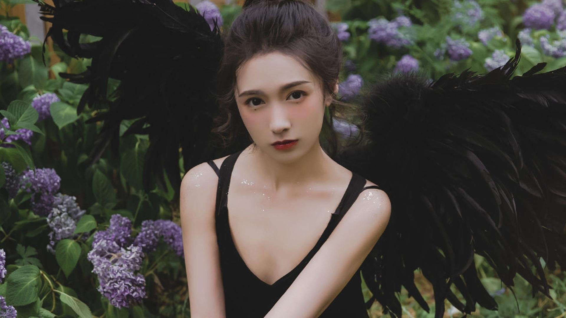 赛道之外的防守艺术，F1新赛季揭幕战之夜，布伦森如何锁死对手