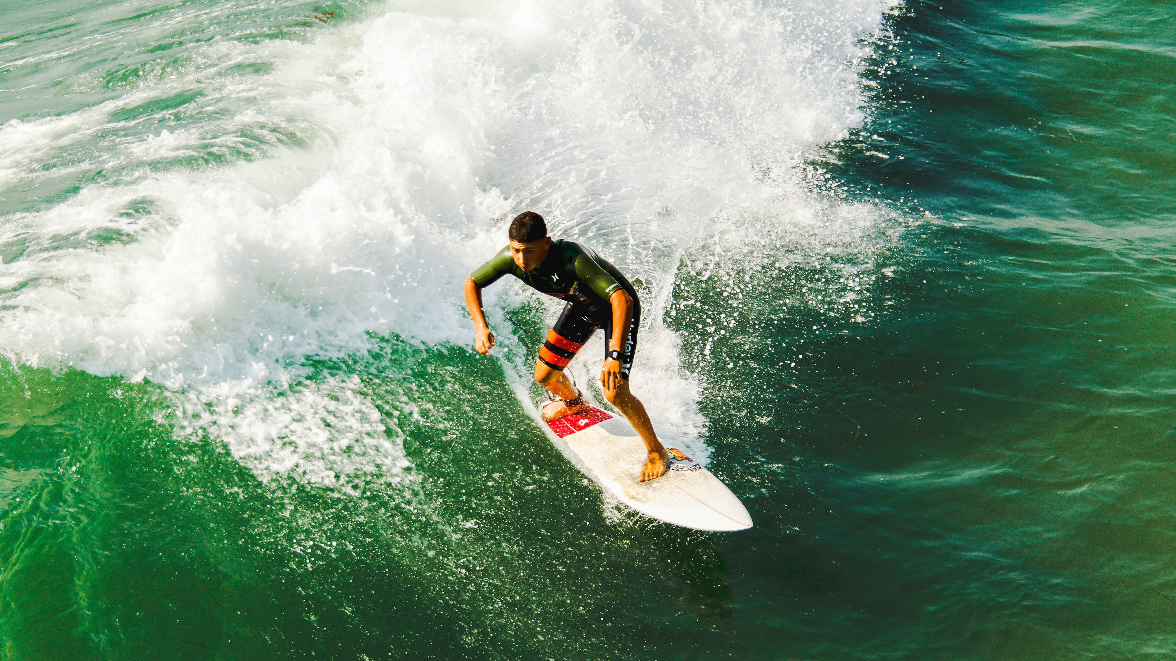 哈兰德闪电战统治华沙之夜，当北欧巨兽在波兰战场完成现代足球征服