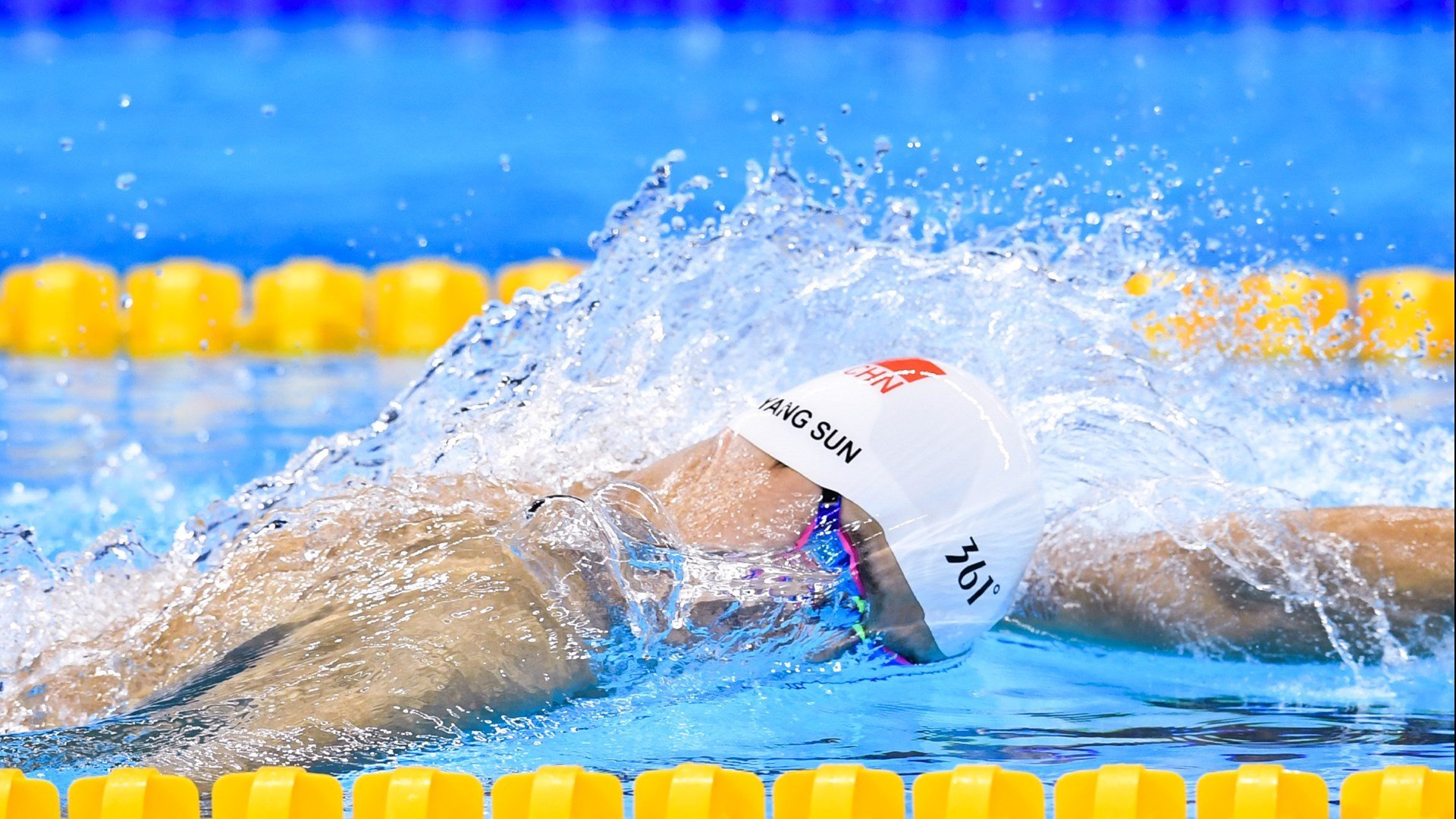 开云平台-布克单节狂飙导演阳光风暴，太阳队用窒息式攻防瞬间击穿吉林